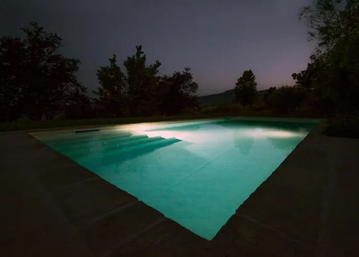 Crovina فندق مبيت وإفطار 4*